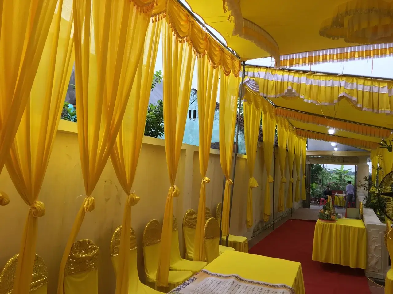 Bàn ghế rạp che tang lễ