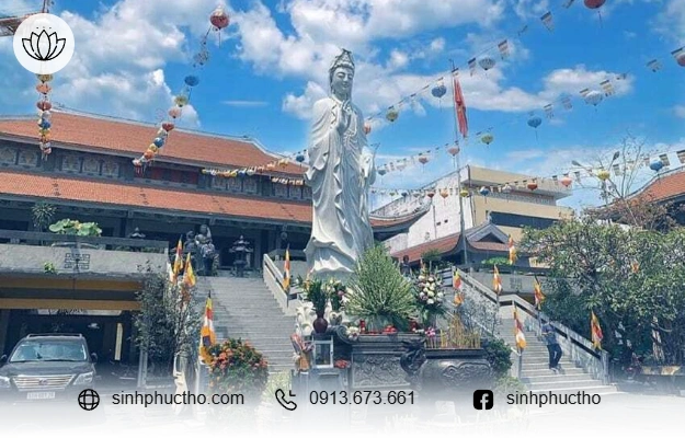 Không gian chùa Vĩnh Nghiêm từ phía chánh điện