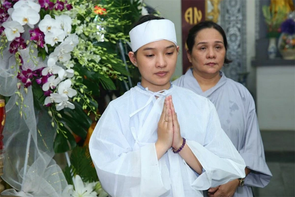 Tang phục do trại hòm Sinh Phúc Thọ cung cấp