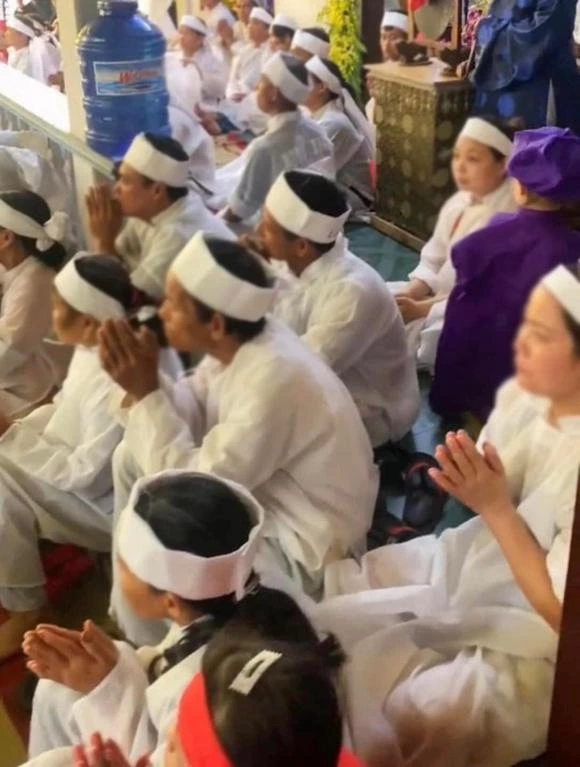 Tang phục do trại hòm Sinh Phúc Thọ cung cấp